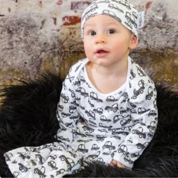 ModSwad Infant Swaddle Gown with Hat - Picture 6 of 6